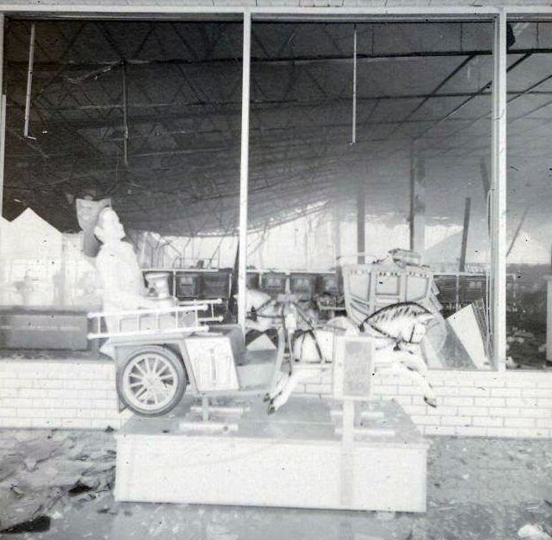 TOPPS Discount Department store fire in 1961